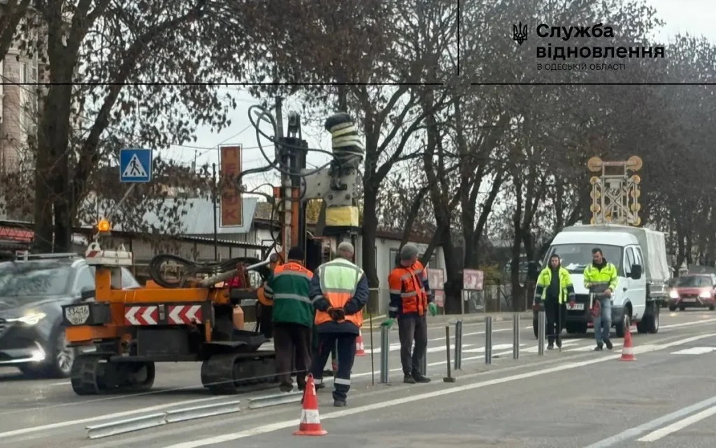 Дорогу біля Одеси облаштовують для підвищення безпеки руху