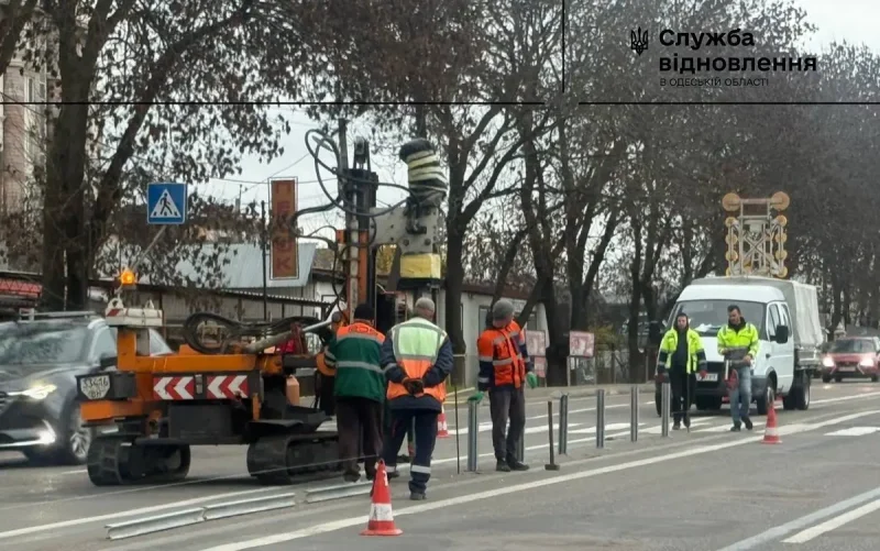Дорогу біля Одеси облаштовують для підвищення безпеки руху