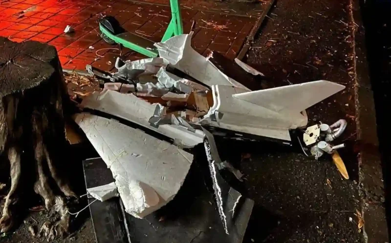 Уламки російського дрону на Приморському бульварі в Одесі