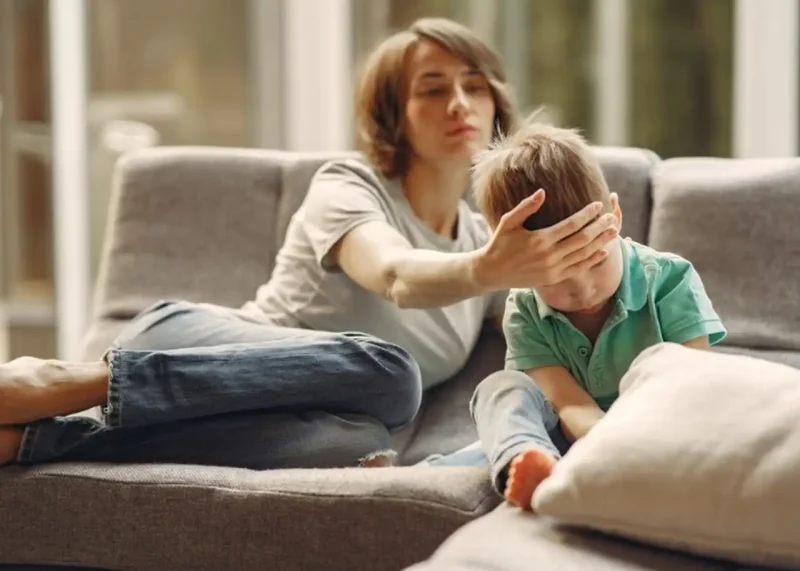 Мати з хворою дитиною