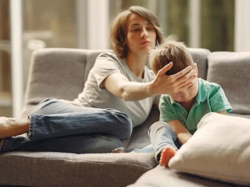 Мати з хворою дитиною