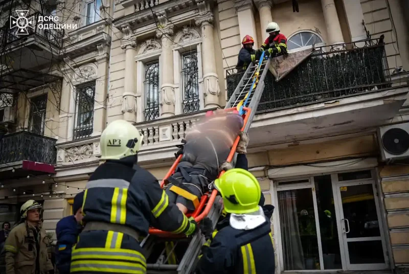 обрушился балкон на Новосельского