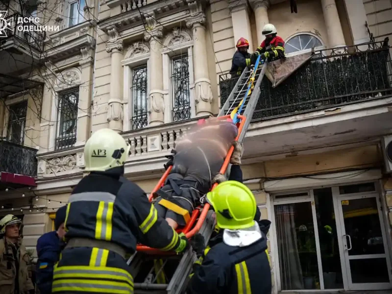 обрушился балкон на Новосельского