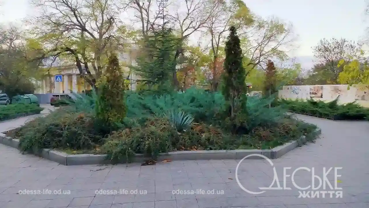 Листопад на Приморському бульварі