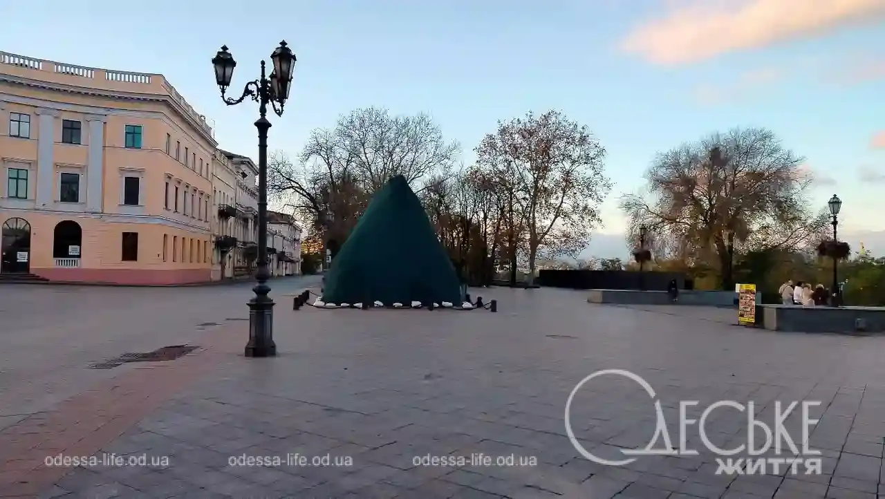 Листопад на Приморському