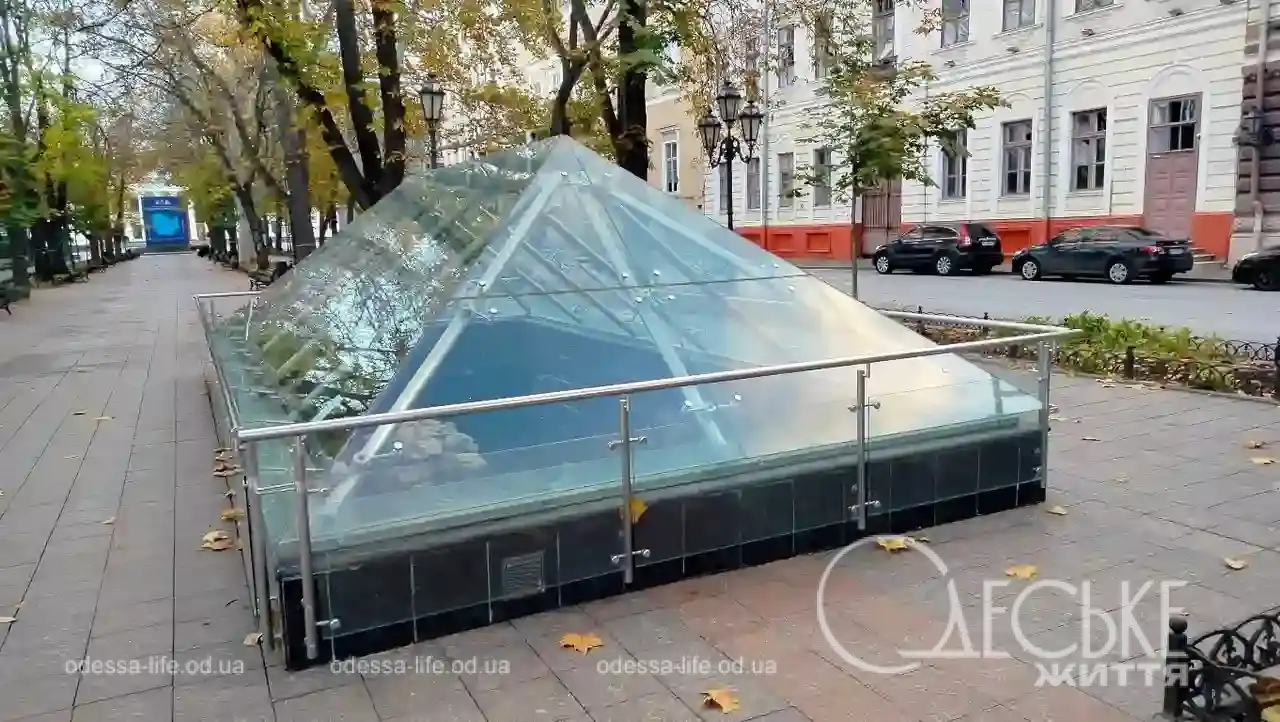 Листопад на Приморському бульварі