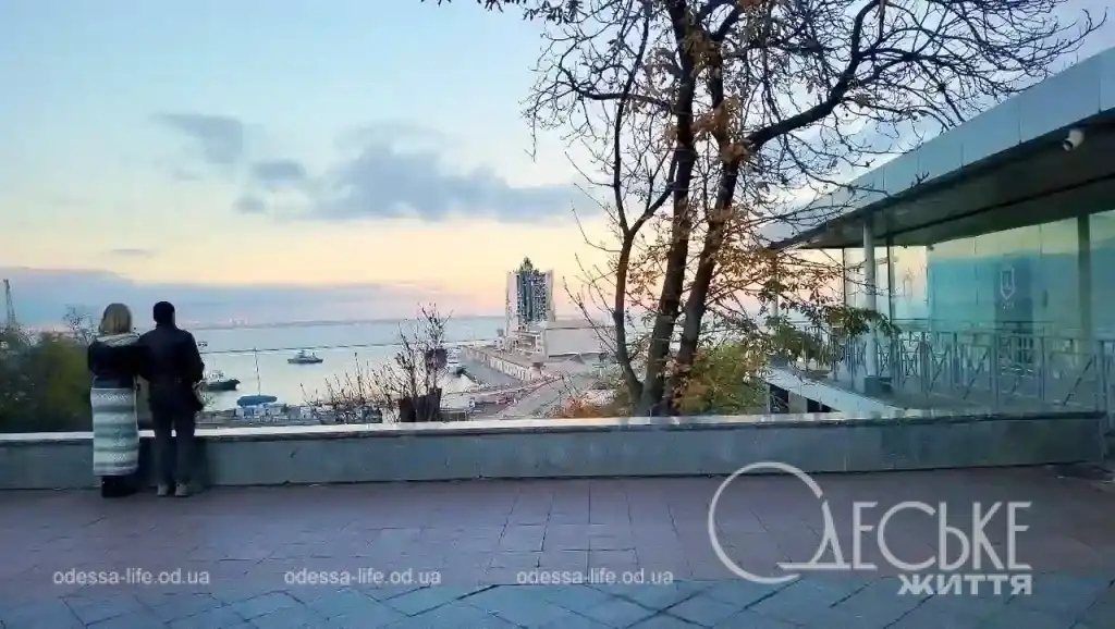 Листопад на Приморському бульварі