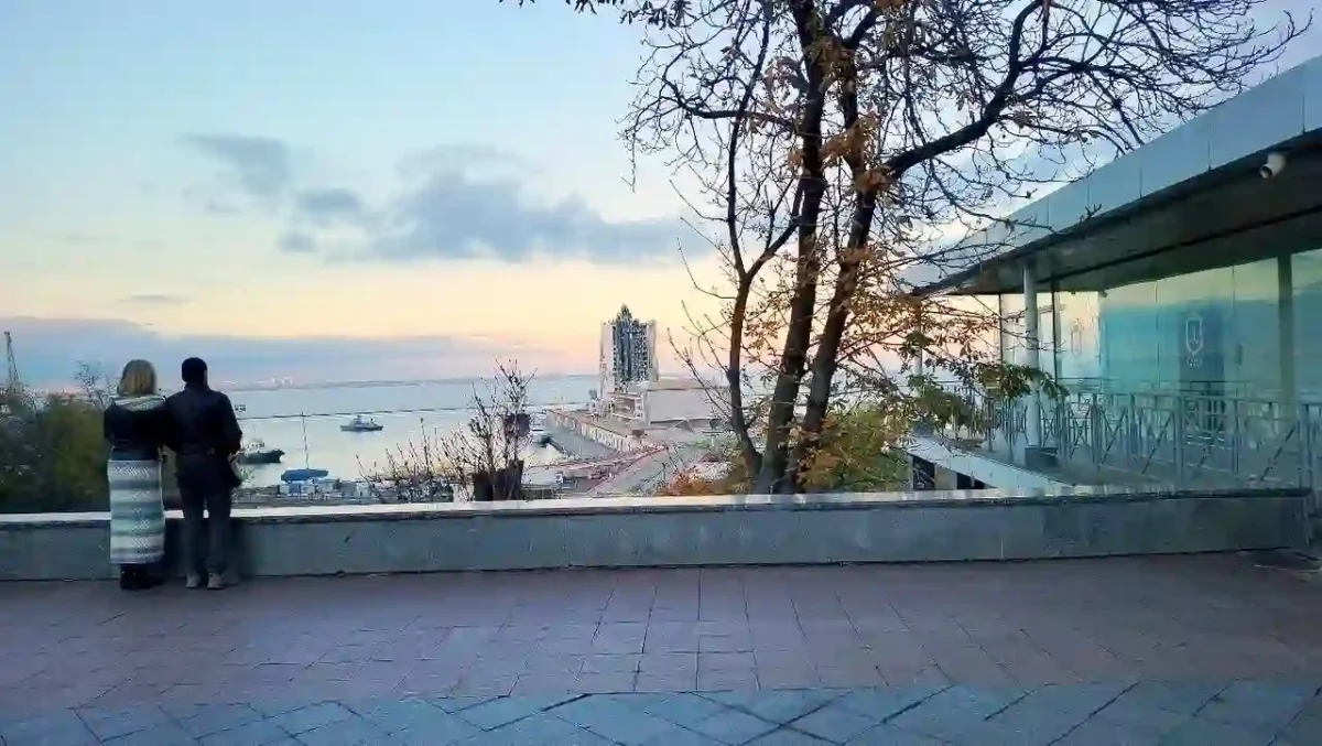 Листопад на Приморському бульварі