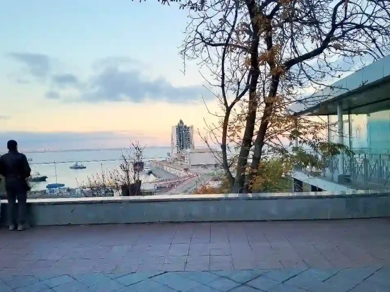 Листопад на Приморському бульварі