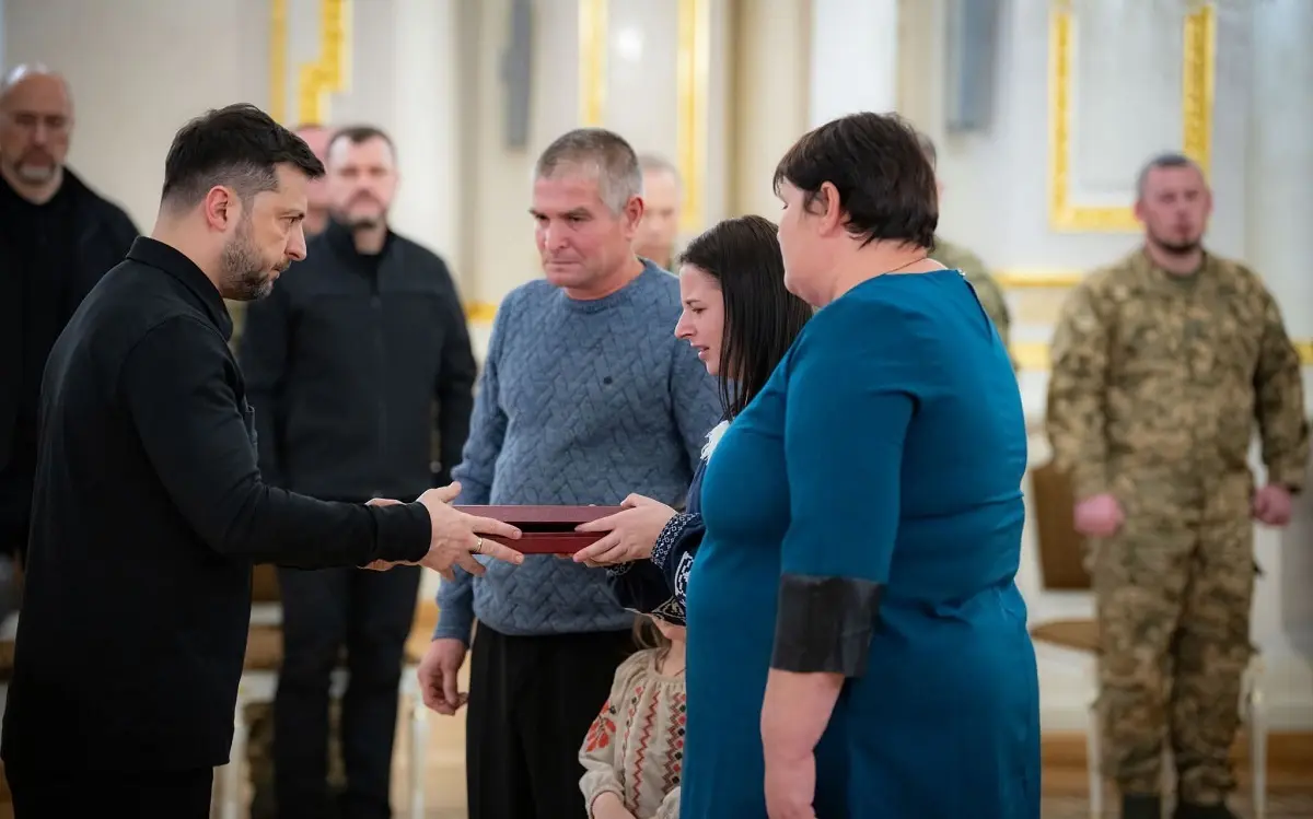 Зеленський вручив «Золоту Зірку» родині загиблого Героя України з Одещини