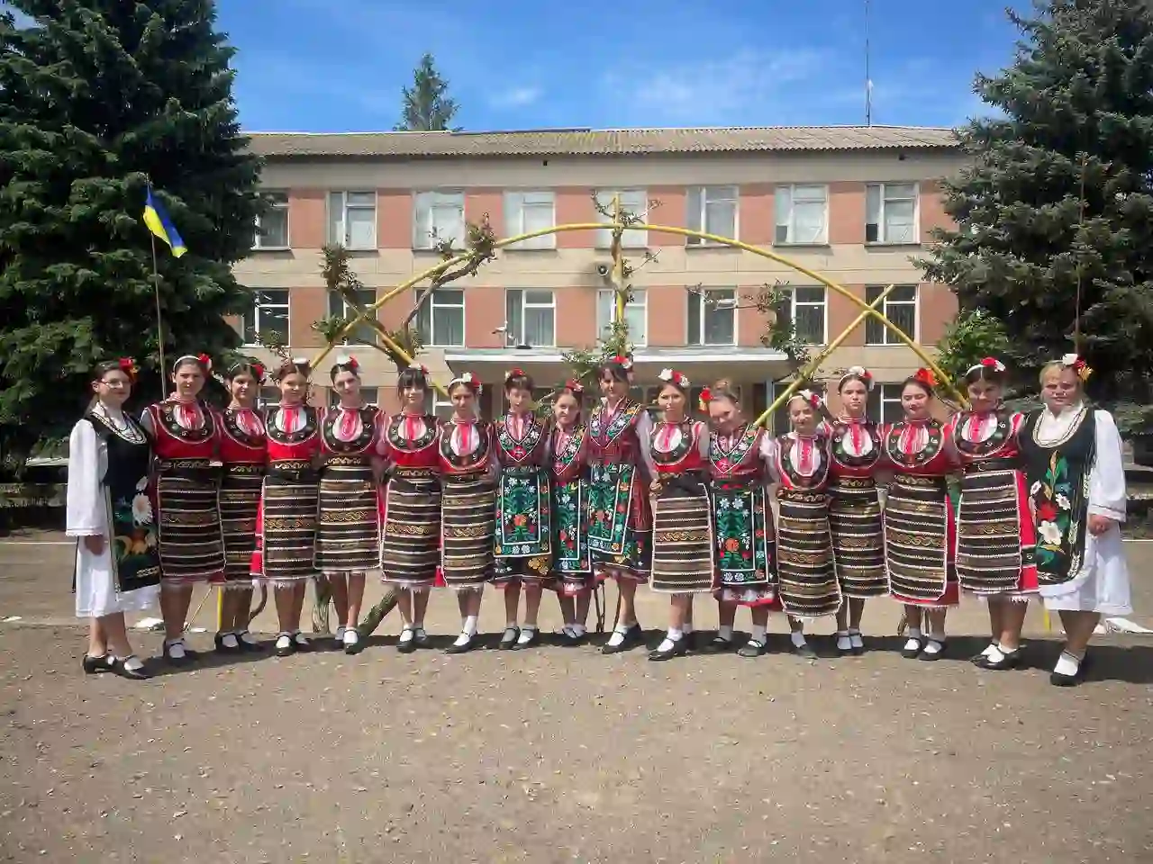 Женщины из ансамбля Натхнення, которые занимаются танцами