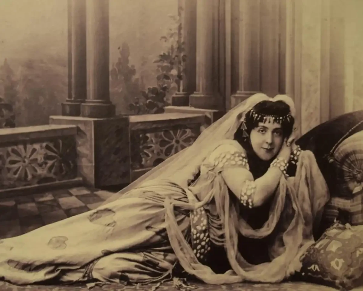 Олександра Яблочкіна на сцені