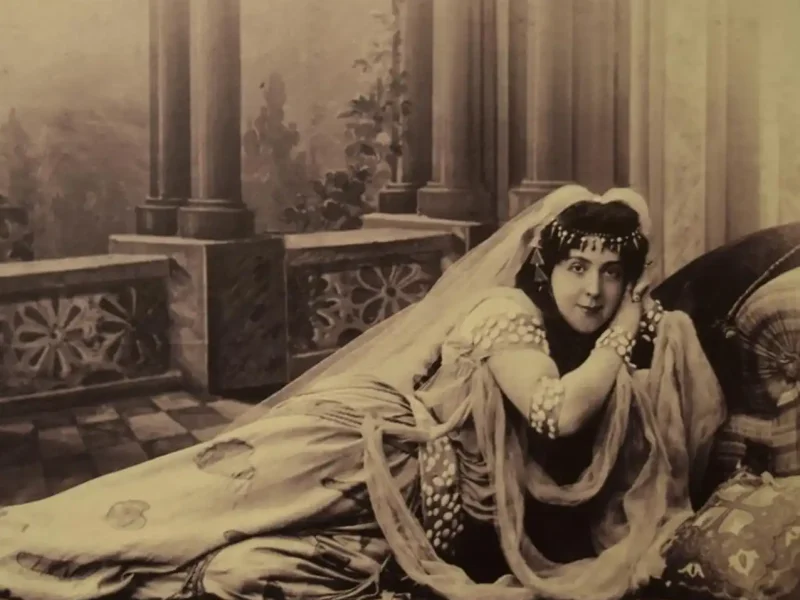 Олександра Яблочкіна на сцені