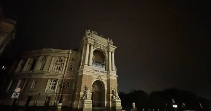 Оперний в Одесі біез світла