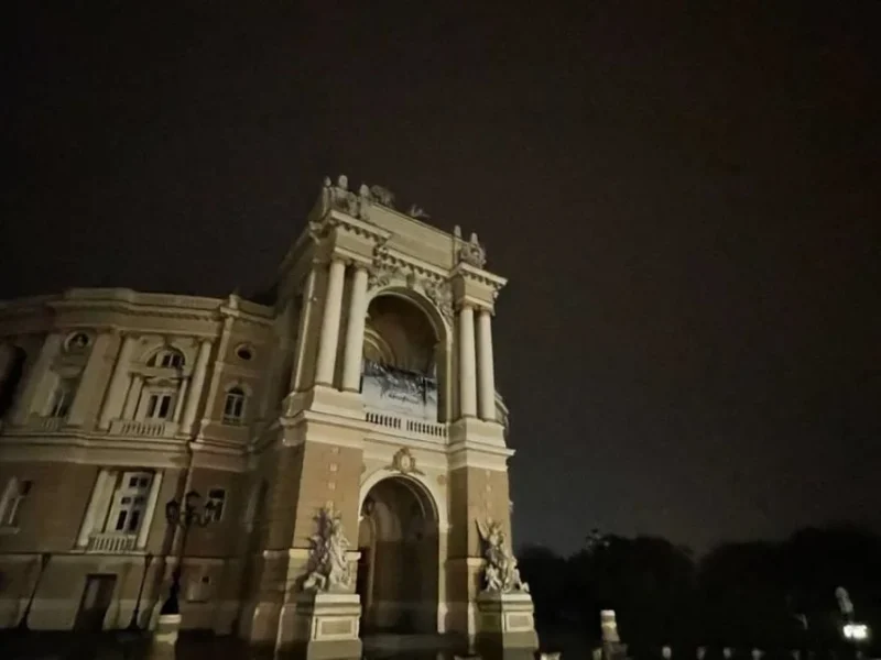 Оперний в Одесі біез світла