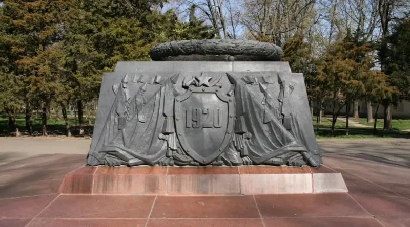 памятник красногвардейцам