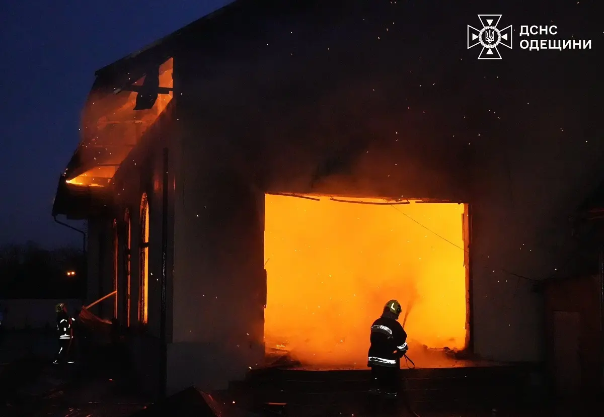 В Хаджибейском районе Одессы тушили масштабный пожар