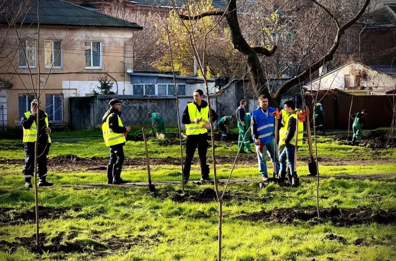 22 ноября в Одессе прошёл очередной большой субботник «месячника чистоты»