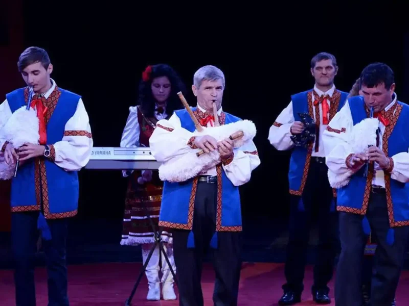 Виступає Валерій Цуркан