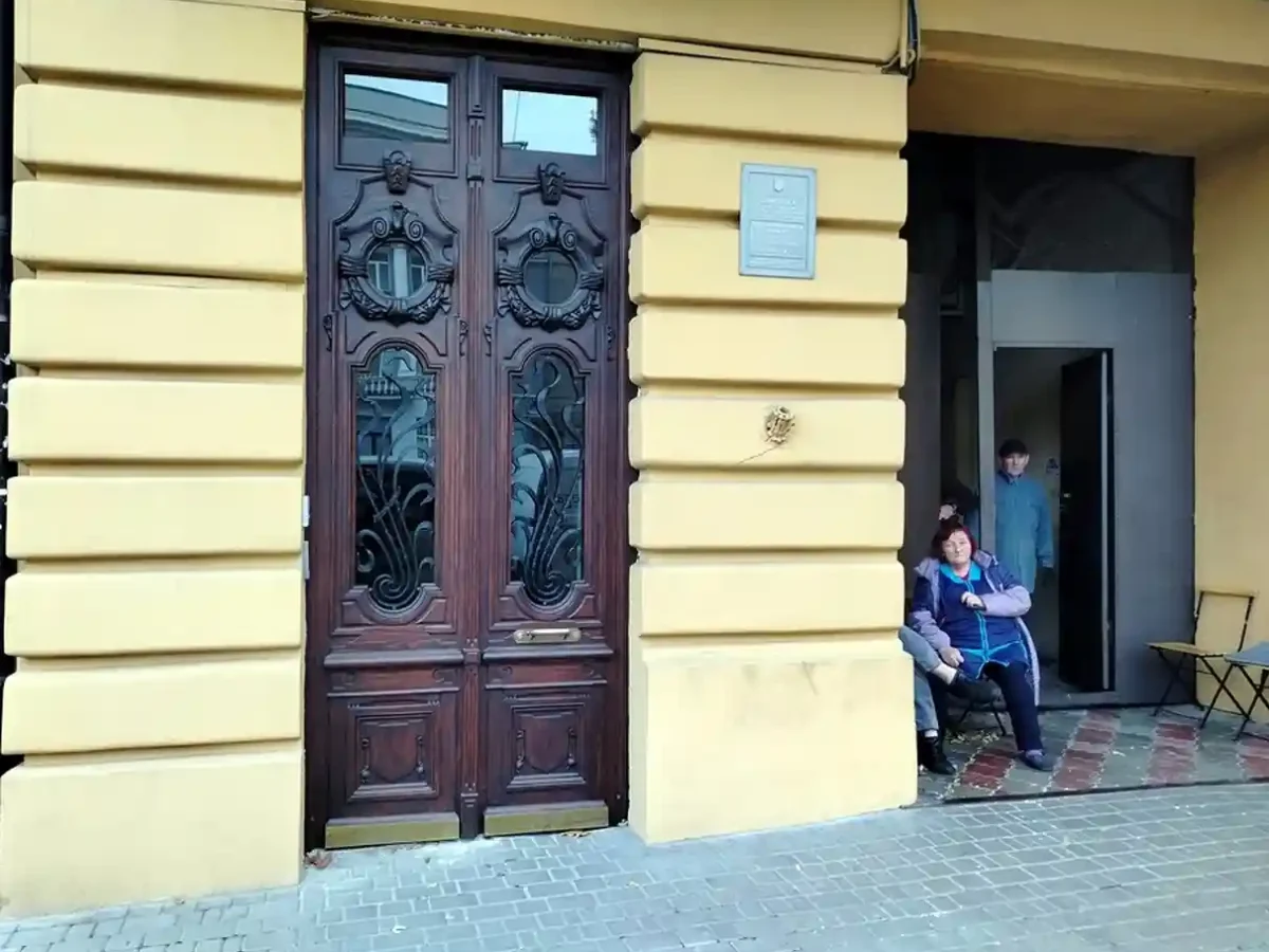 В одесском доме Гринберга отреставрировали двери: рассматриваем старинные детали (фото)