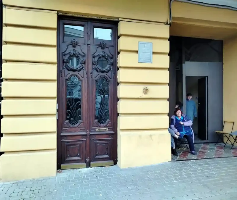 Відреставровані двері будинку Грінберга