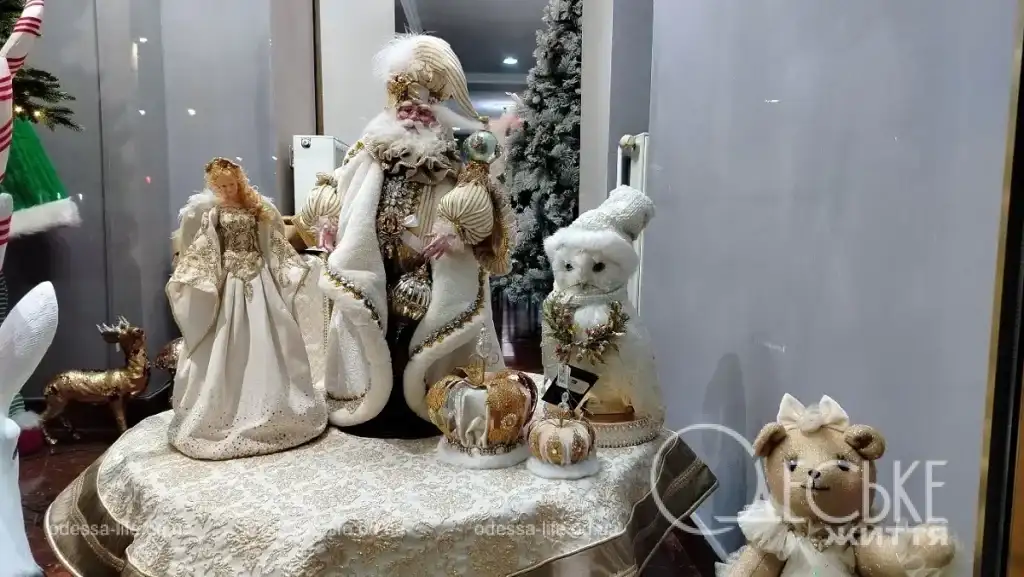 Осінь ще не закінчилася, а Одеса вже сяє по-новорічному