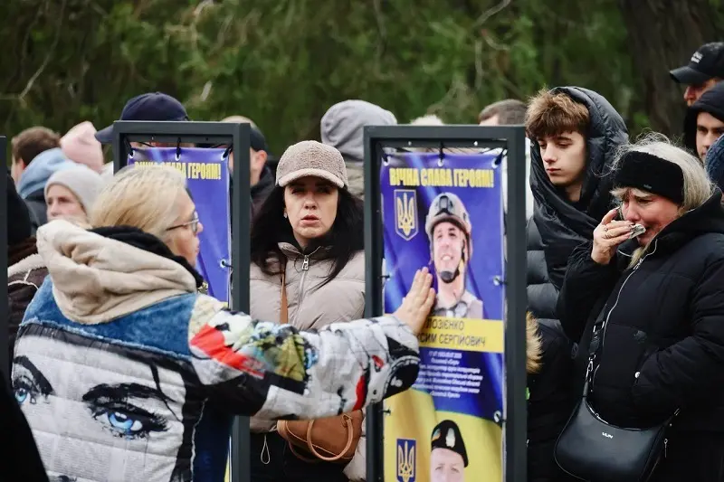В Одесі пройшла церемонія покладання квітів до Алеї Героїв у парку Шевченка.
