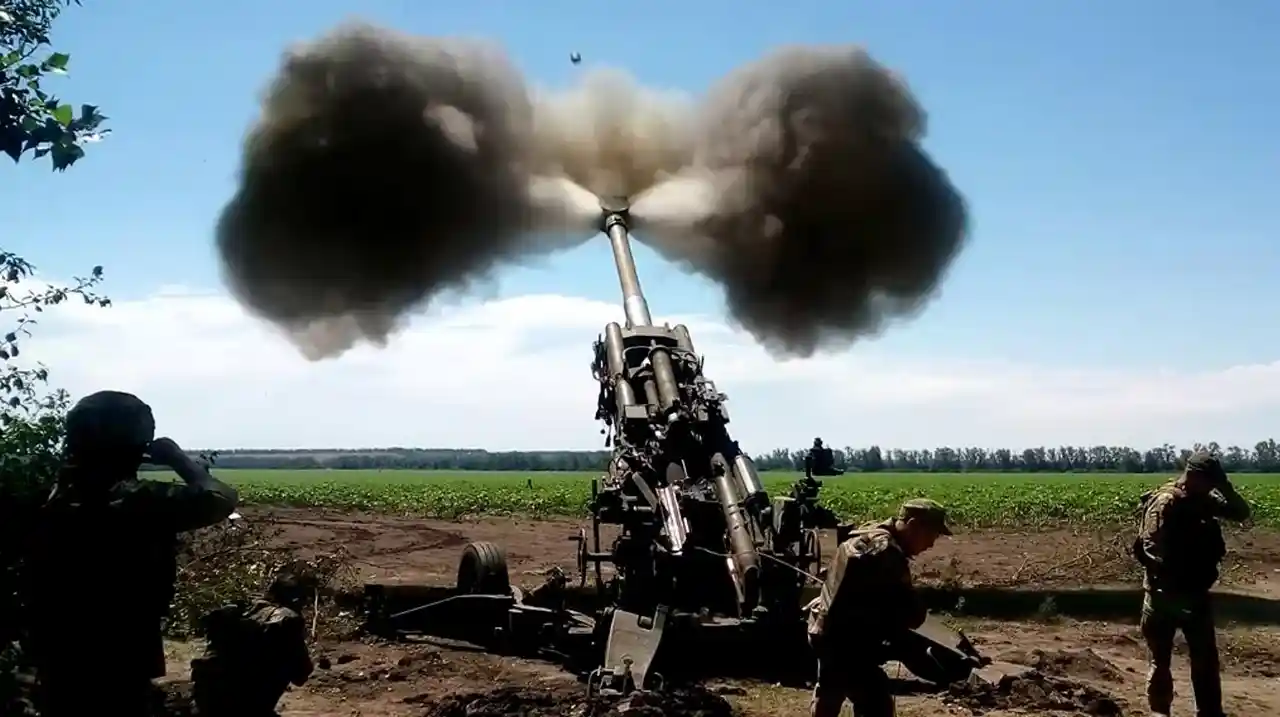 Стріляє гаубиця