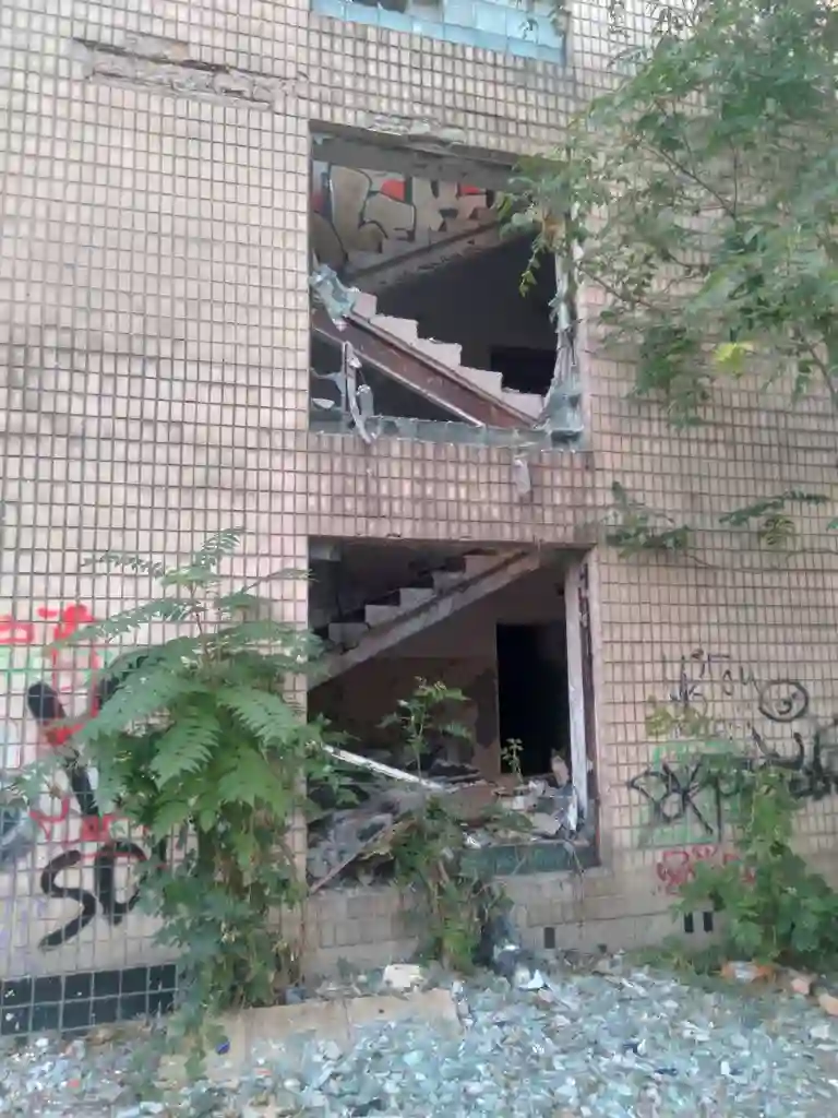 Що залишилось від санаторію "Червоні Зорі"