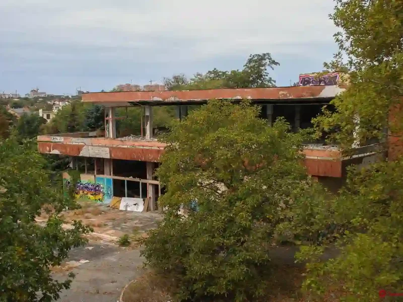 Зруйнований санаторій Червоні Зорі