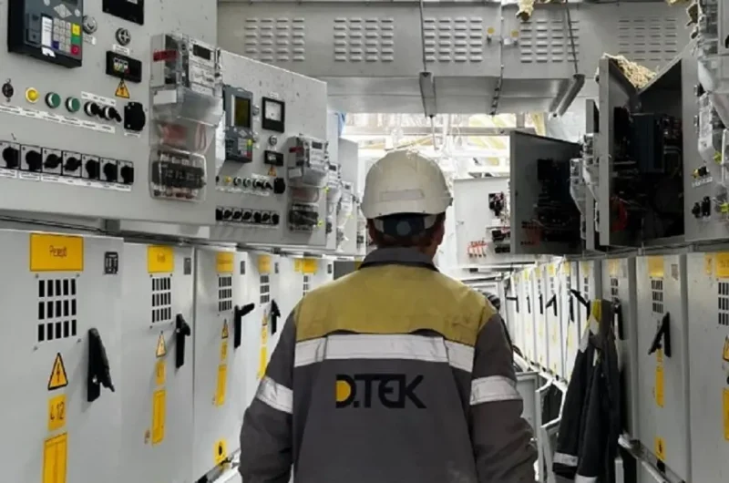 Энергетик ДТЭК за работой