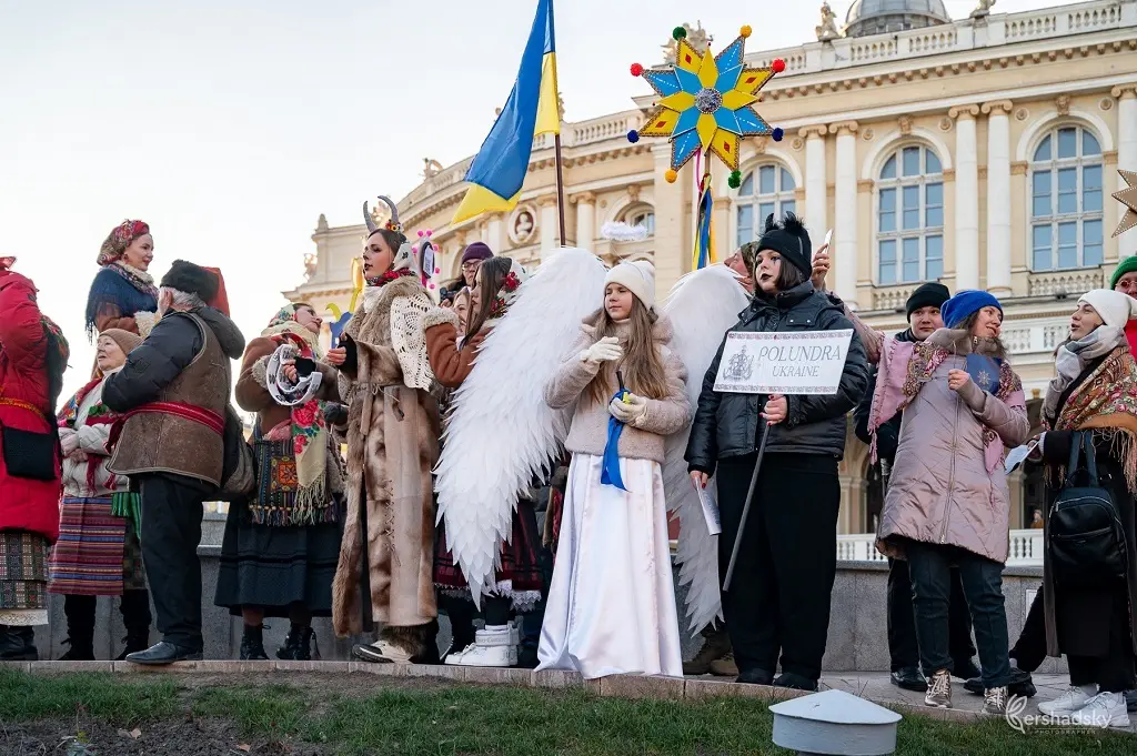 Загальна коляда в Одесі, у Оперного театру
