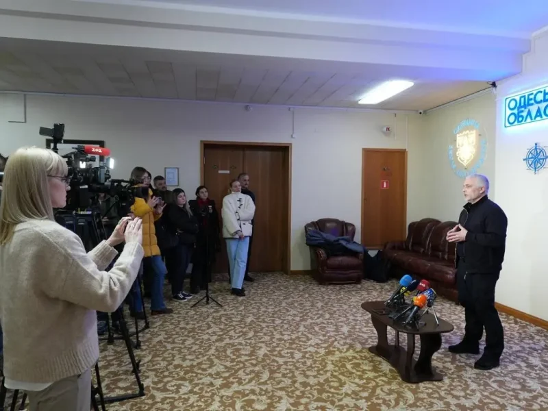 Кипер общается с журналистами