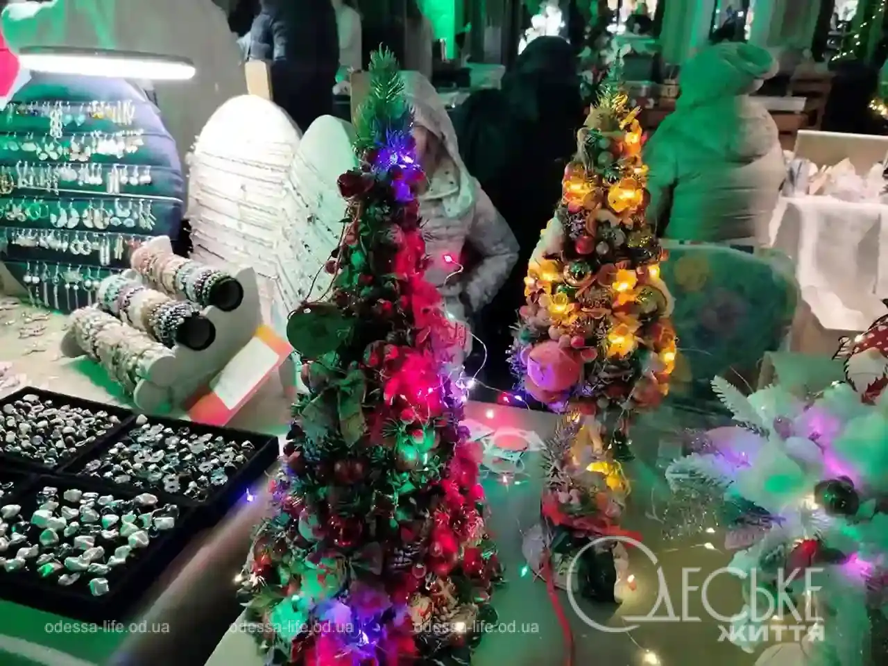 Новорічні вітрини одеських магазинів