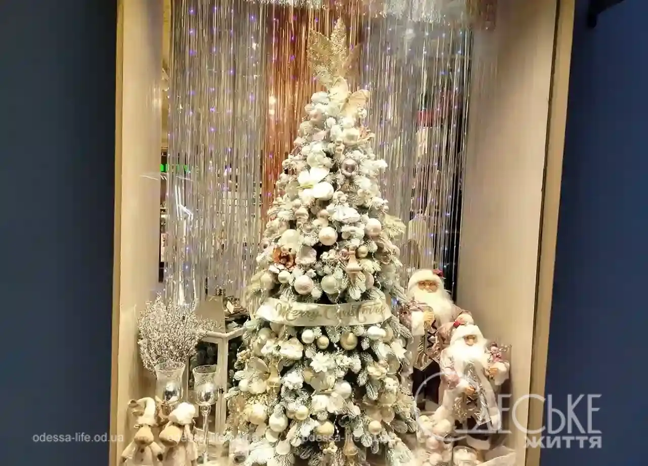 Новорічні вітрини одеських магазинів