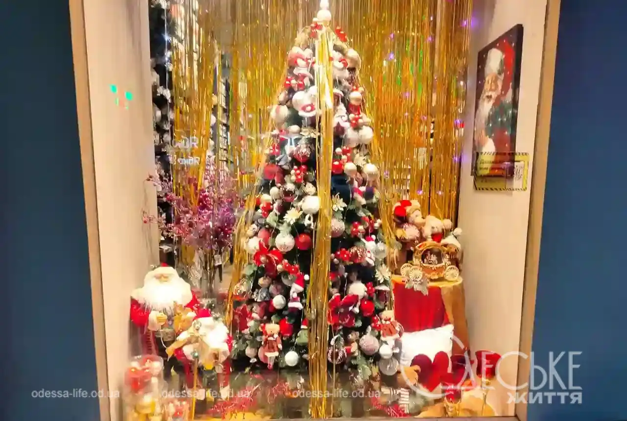 Новорічні вітрини одеських магазинів