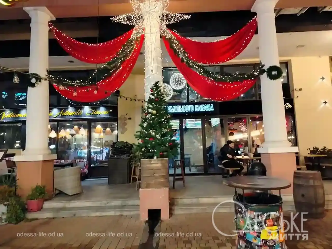 Новорічні вітрини одеських магазинів