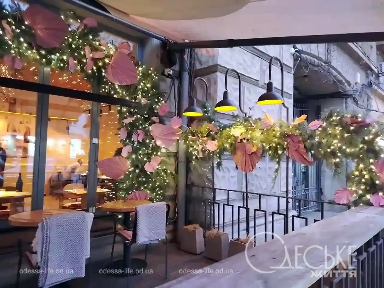Новорічні вітрини одеських магазинів