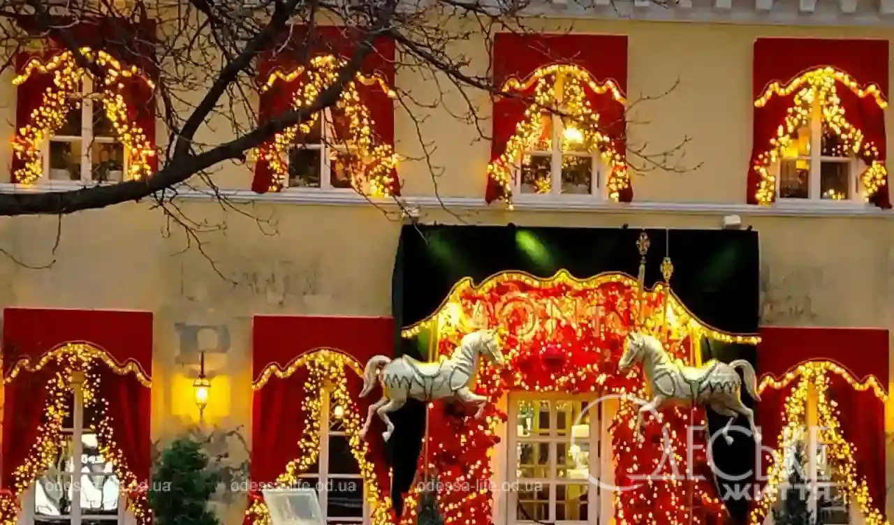 Новорічні вітрини одеських магазинів