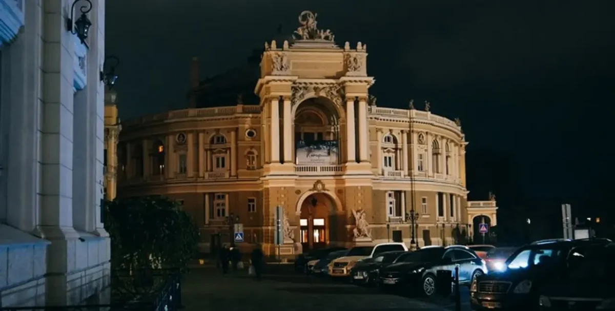 Оперний