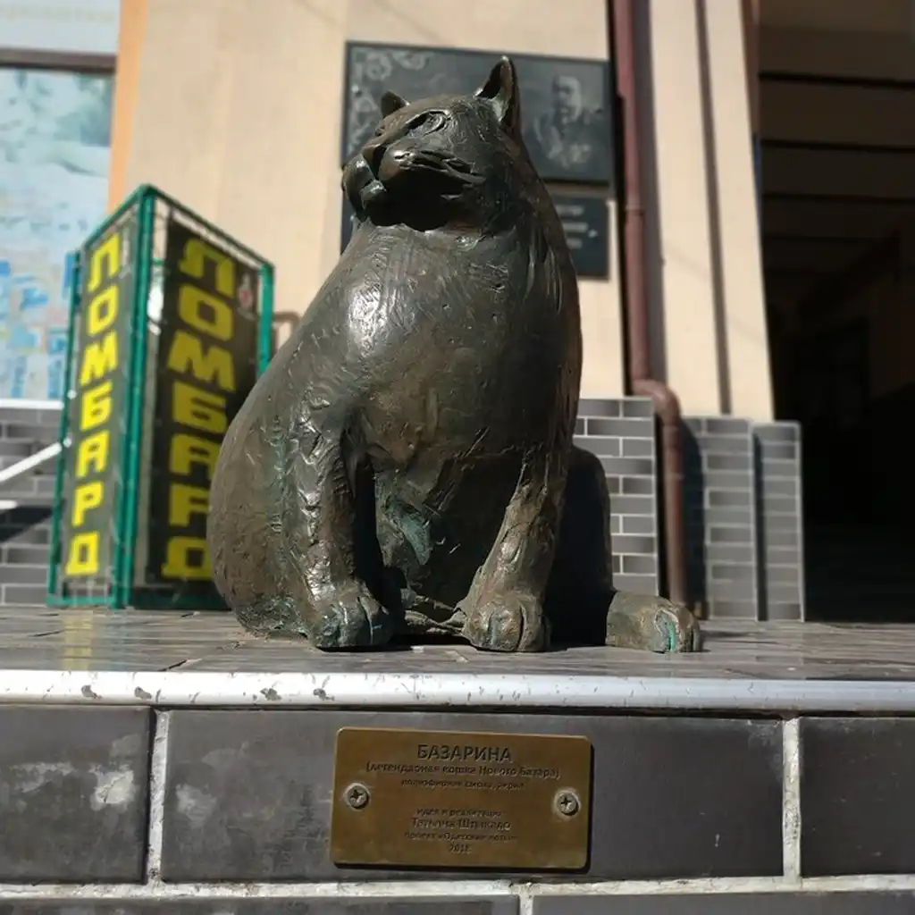 Пам'ятник кішці Базарині біля Нового ринку в Одесі_result