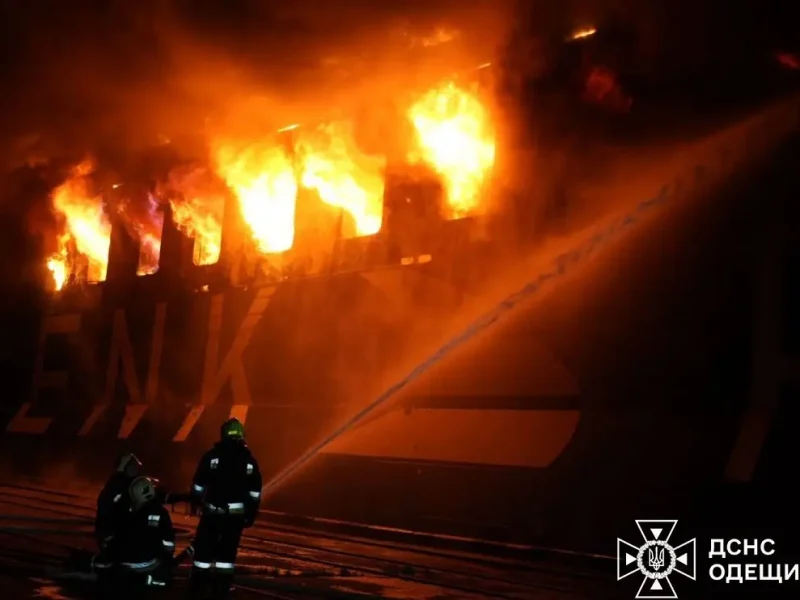 РФ атакувала два порти на Одещині – горів турецький пором