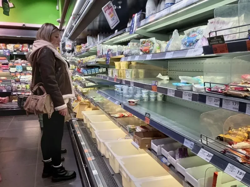 Рени сегодня: полки с молочкой почти пустые