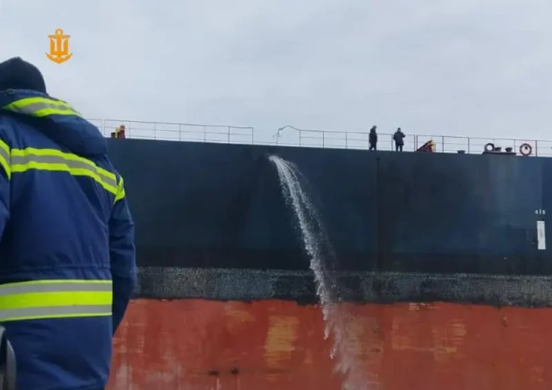 Атака РФ на цивільні судна в порту