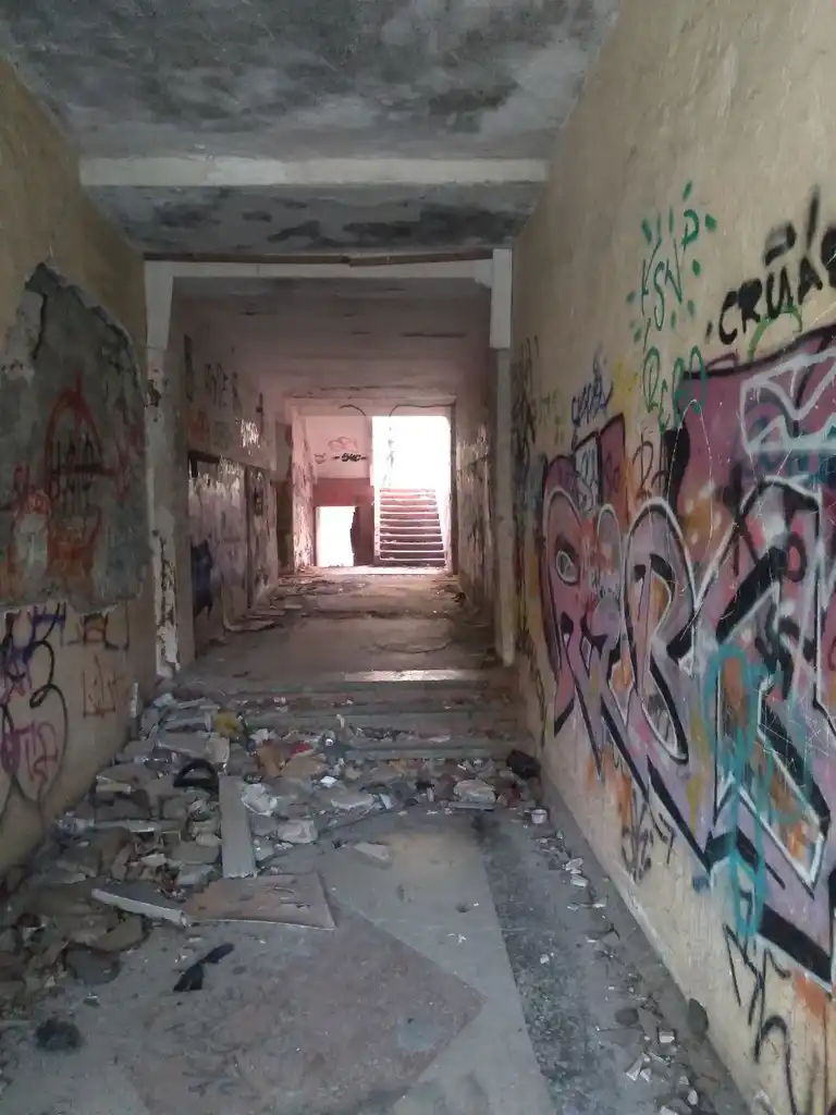 Що залишилось від санаторію "Червоні Зорі"