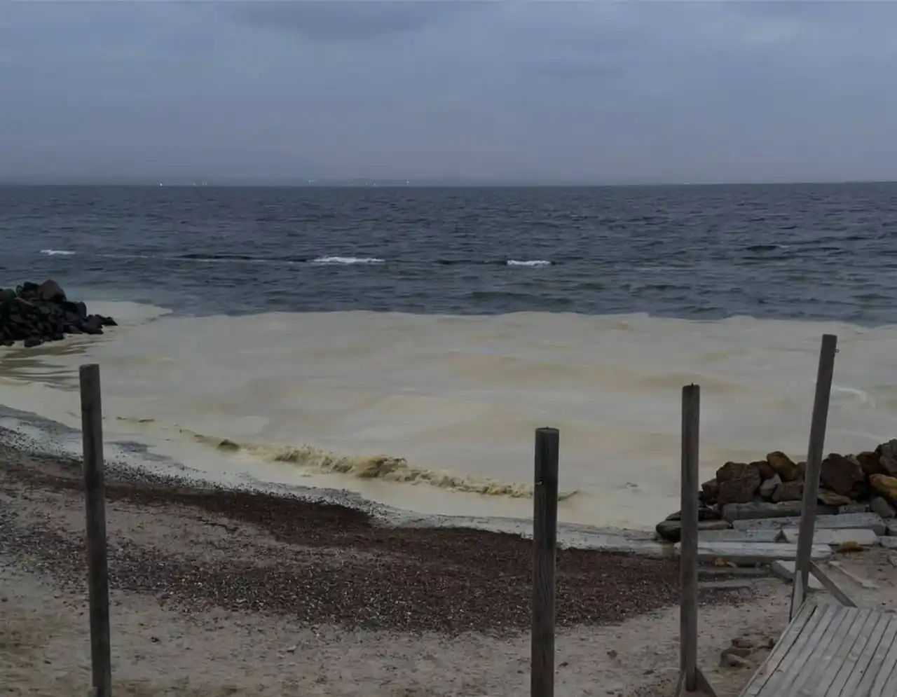 Загрязнение моря в Одессе маслом