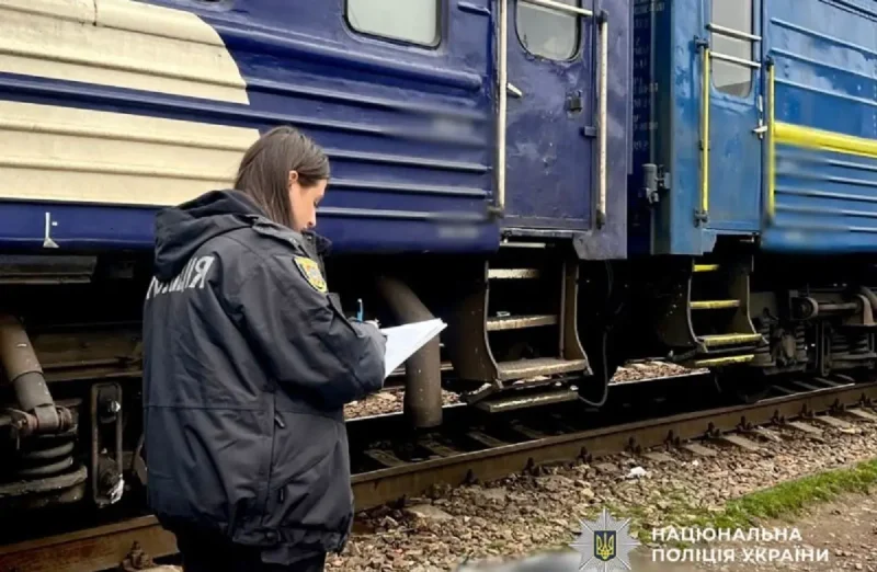 Трагедия на путях в Одессе: 79-летняя женщина погибла под пассажирским поездом