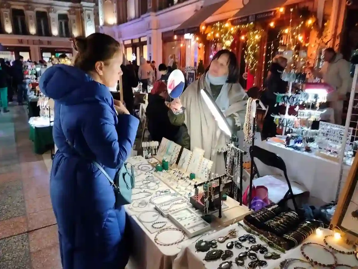 В одесском Пассаже прошёл магический фестиваль — чары света и радости посреди блэкаута (фоторепортаж)