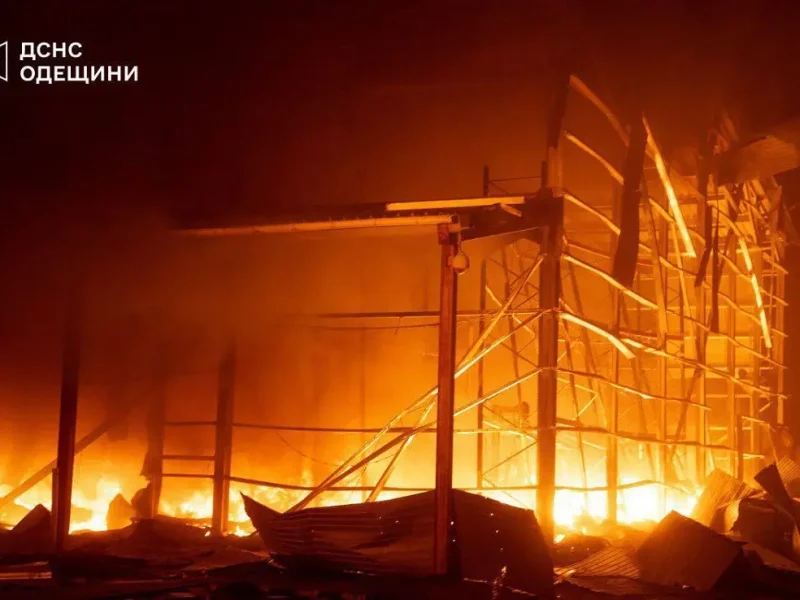 Нічна атака БпЛА по Одесі: пожежа на промисловому об’єкті