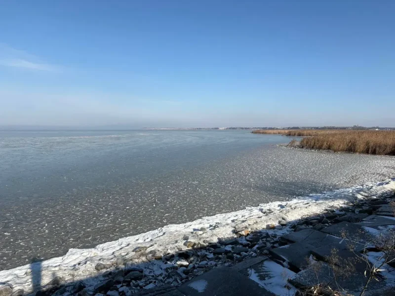 лед на озере Ялпуг